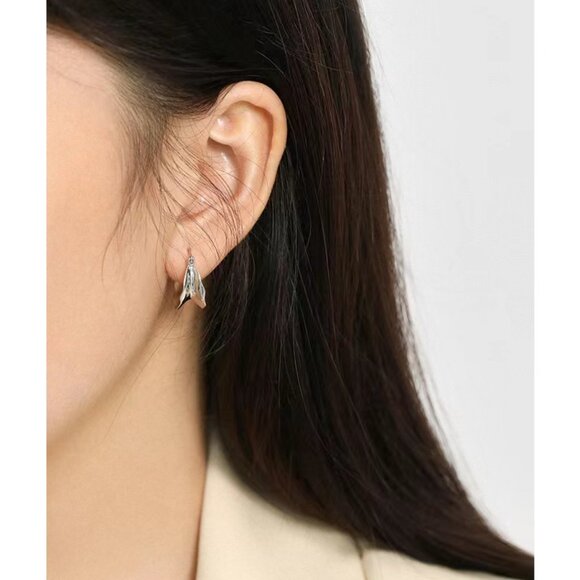 Bold thick hoop huggie earrngs - Picture 6 of 6